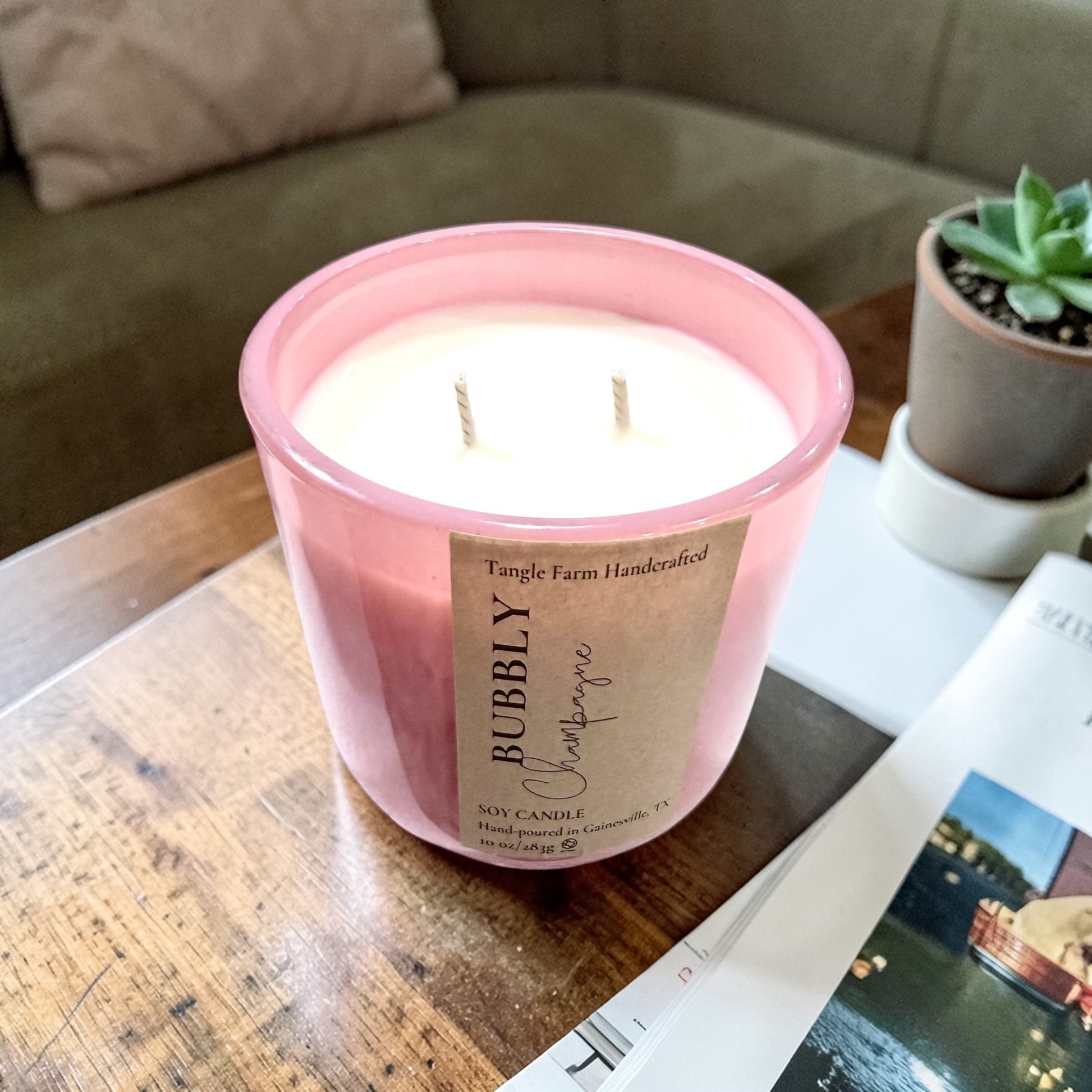 Bubbly champagne soy candle with a delightful champagne toast scent, blending sweet berries and sparkling champagne, housed in a colorful Sefarina candle container. 10oz