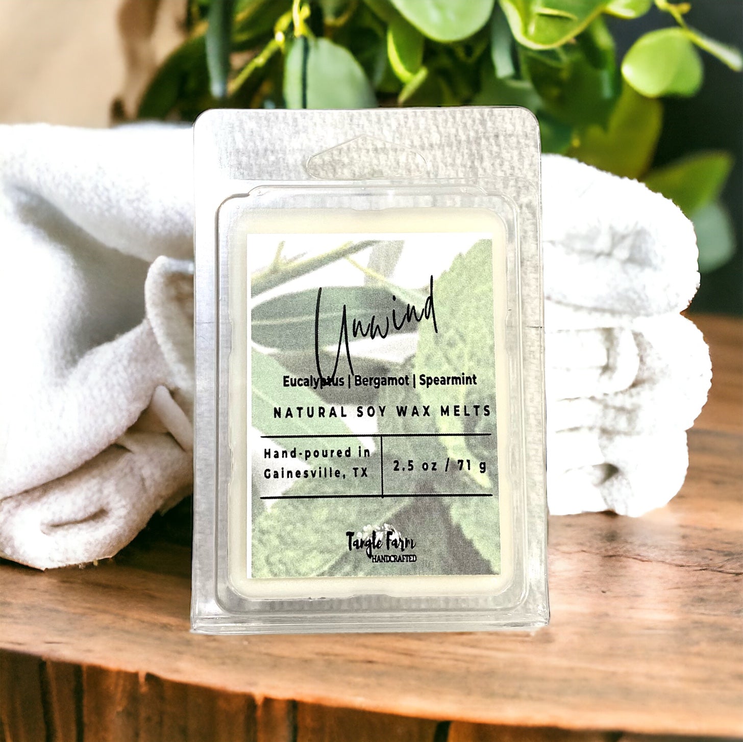 Unwind wax melt with eucalyptus, bergamot and spearmint scent.