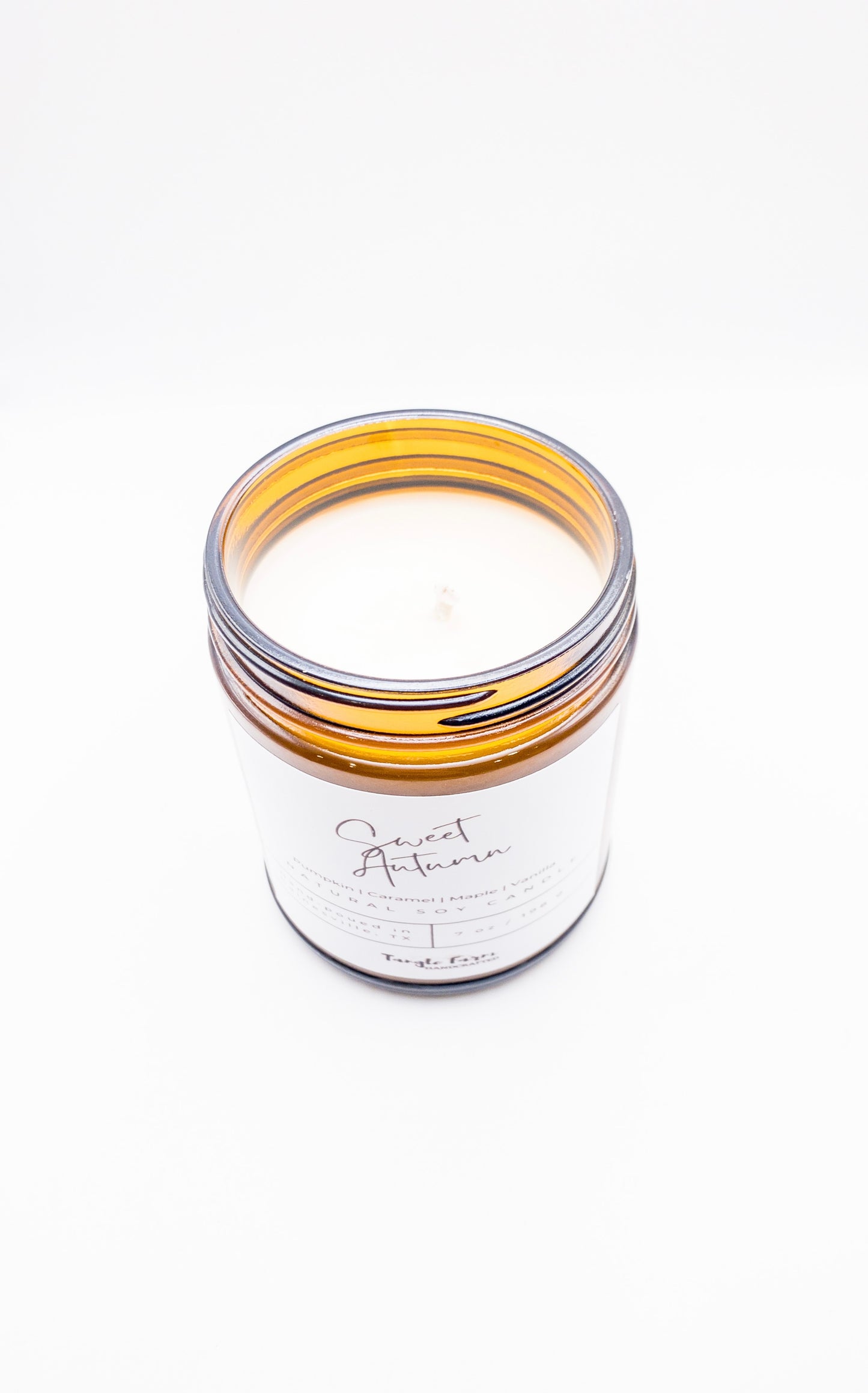 Sweet Autumn is a warm buttery pumpkin with toasted almond with caramel and maple on a bed of vanilla. This can warm your insides during cold autumn nights. 7 oz candle